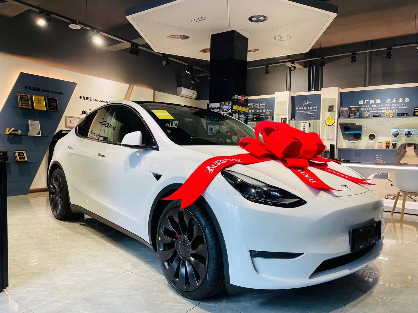 特斯拉 Model Y 完成 V10X 漆面保护膜施工